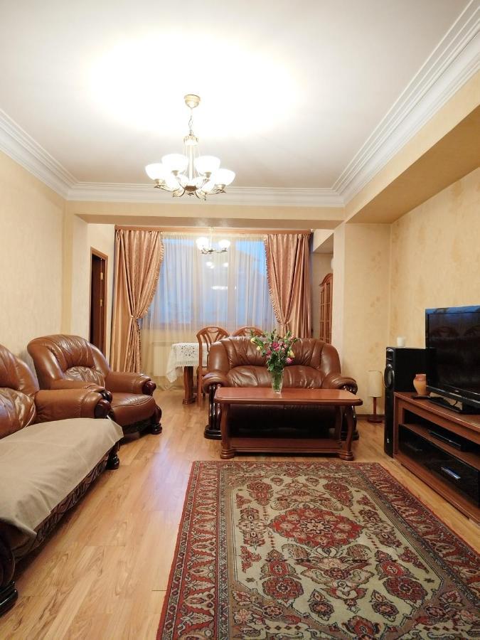 Lesi Apartament Yerevan Bagian luar foto