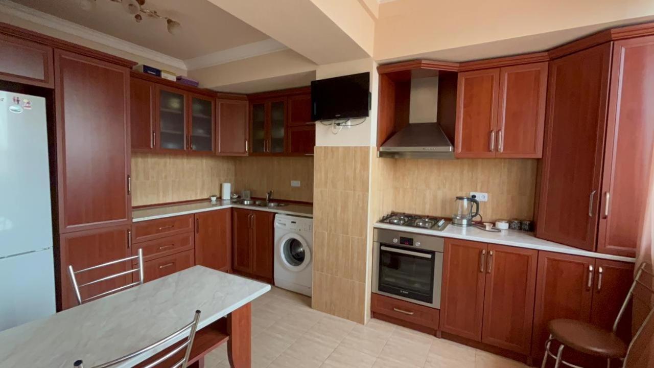 Lesi Apartament Yerevan Bagian luar foto