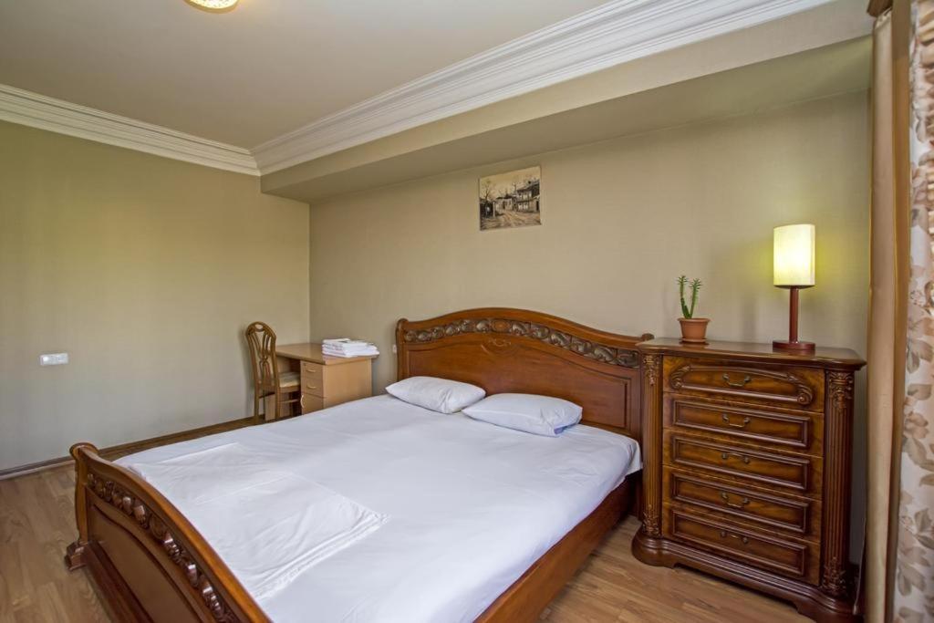 Lesi Apartament Yerevan Bagian luar foto